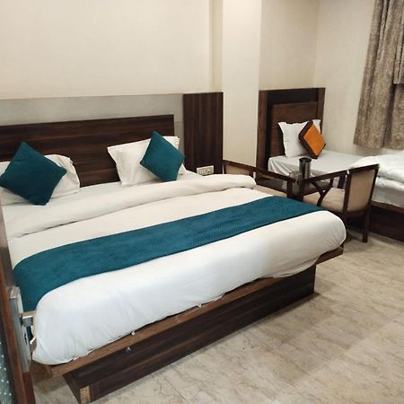 Hotel Lav Kush Deluxe At Paharganj Нью-Дели Экстерьер фото
