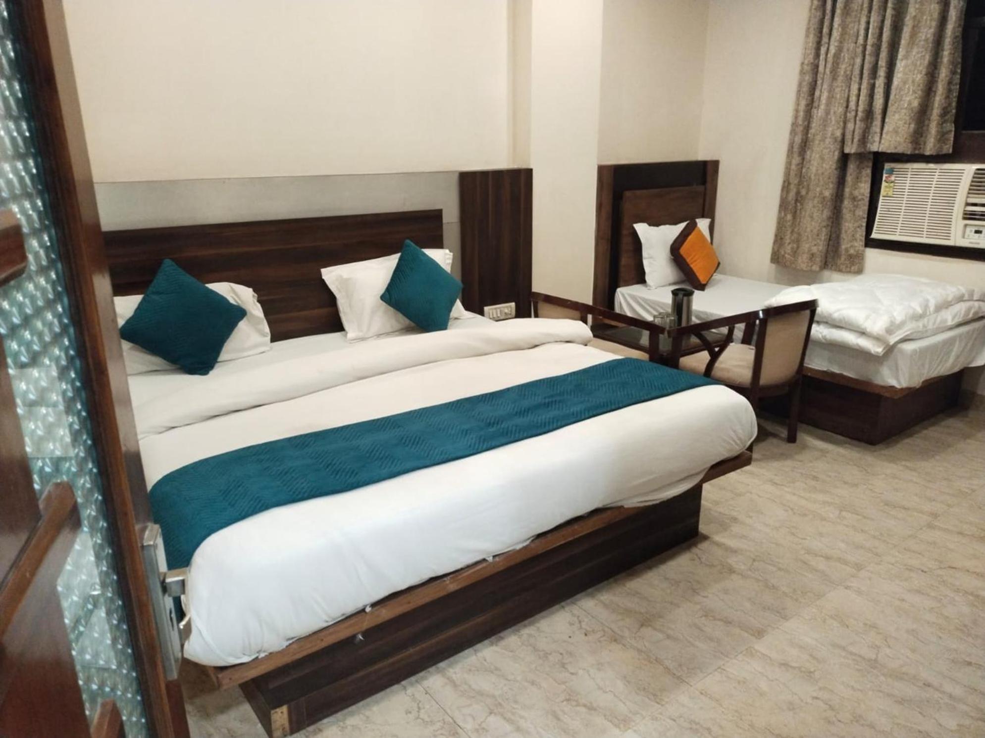 Hotel Lav Kush Deluxe At Paharganj Нью-Дели Экстерьер фото
